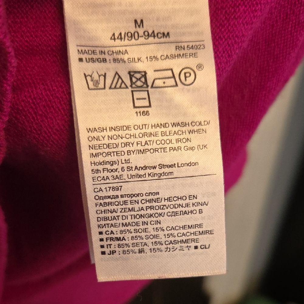 Size M, Banana Republic Women's SILK/CASHMERE BLEND Fuchsia Crew Neck Sweater - Picture 3 of 3